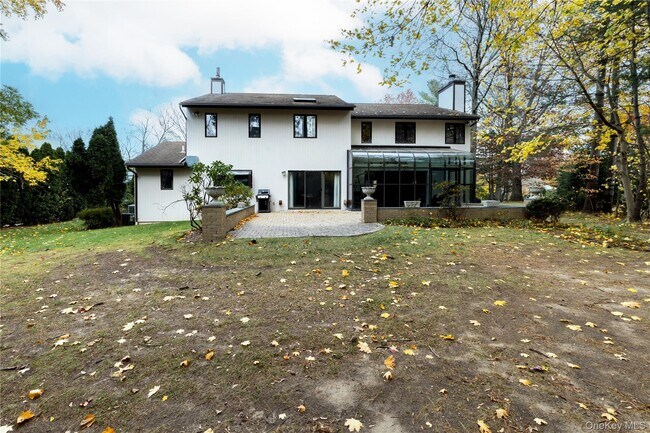 Building Photo - 12 Bolton Dr