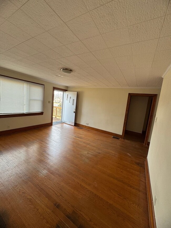 Building Photo - Charming 3 Bedroom 1.5 Bath Home