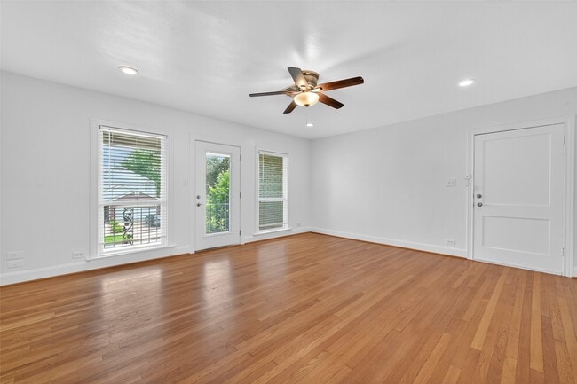 Building Photo - 2328 McClendon St
