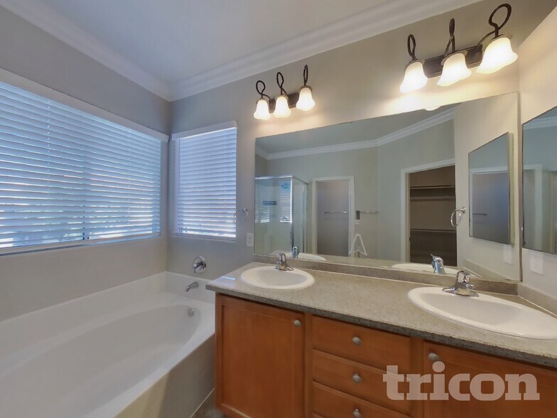 Building Photo - 6046 W Traviata Ave