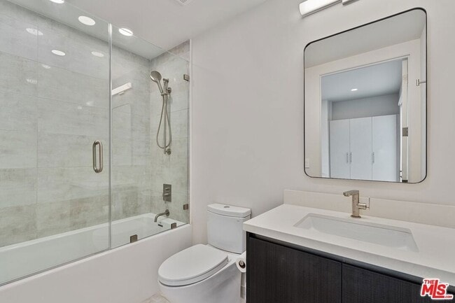 Building Photo - 505 S Barrington Ave