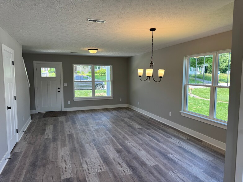 Building Photo - 8945 High St