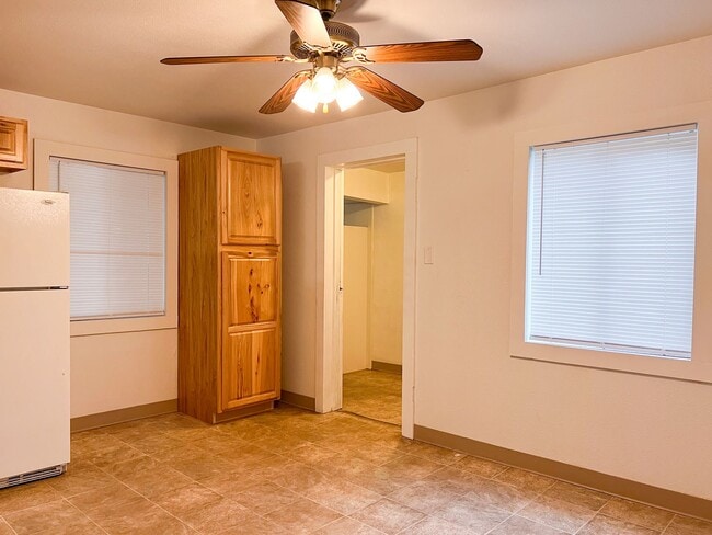 Building Photo - OWN961