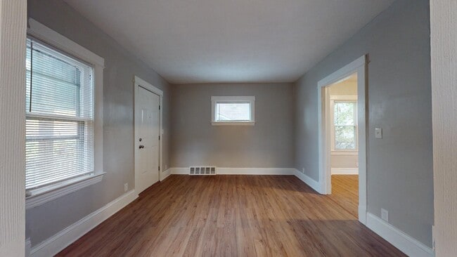 Building Photo - 4420 Bush Ave