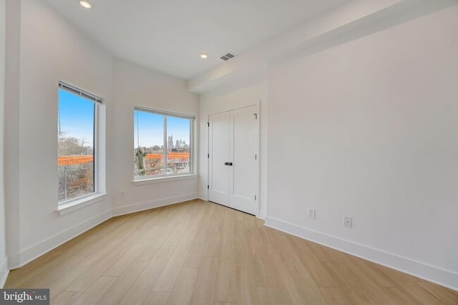 Building Photo - 4200 Lancaster Ave