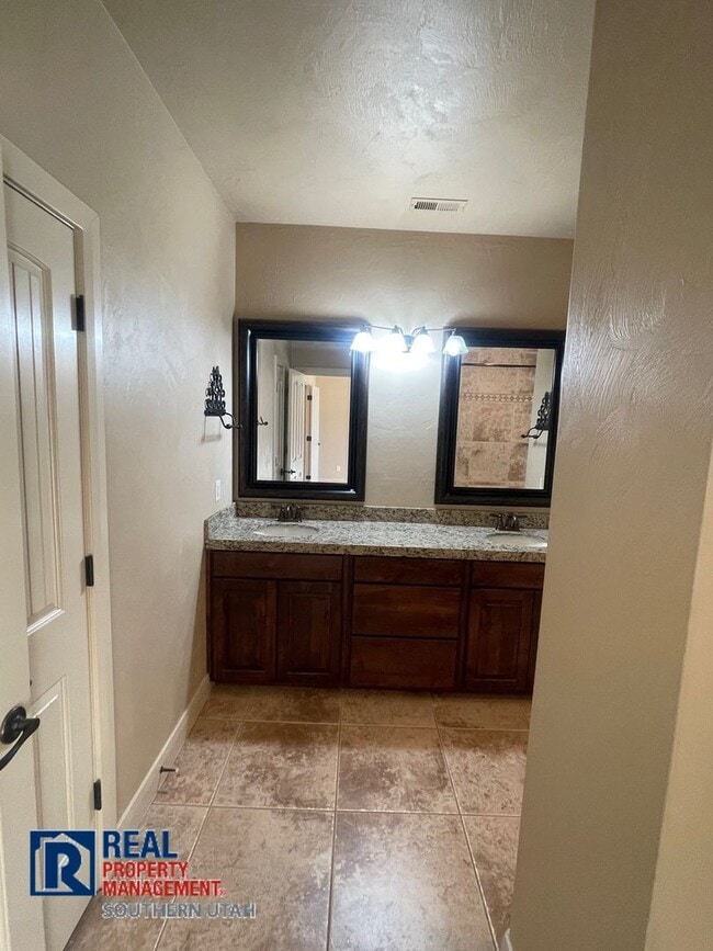 Building Photo - Large Washington Fields Home