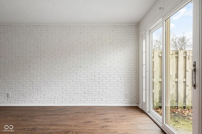 Building Photo - 7488 Countrybrook Dr