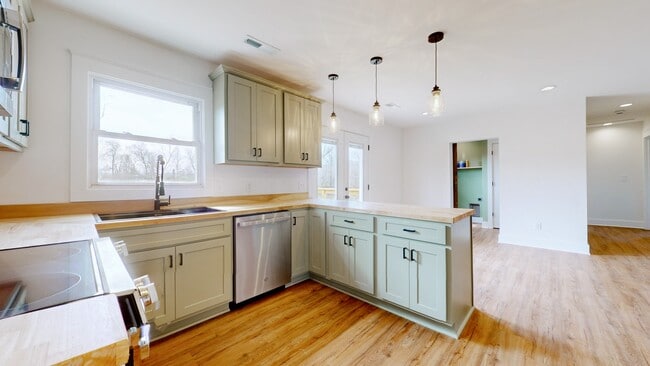 Building Photo - 6115 Zander Rd