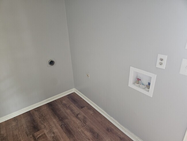 Building Photo - 5418 Planter Ct