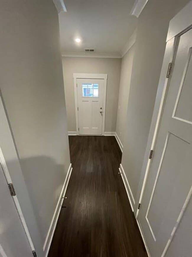 Building Photo - Spacious - Close to Downtown Greenville 3/2.5 Available April 1st