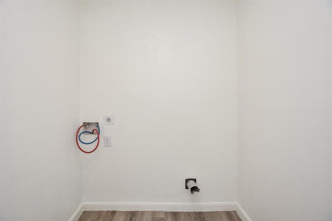Building Photo - 3710 Dreyfus St