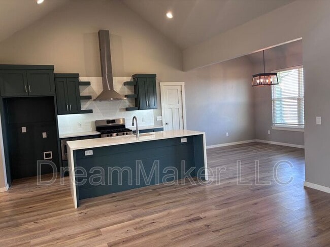 Building Photo - 3035 SE 34th St