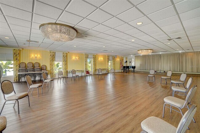 Building Photo - 5108 Brittany Dr S