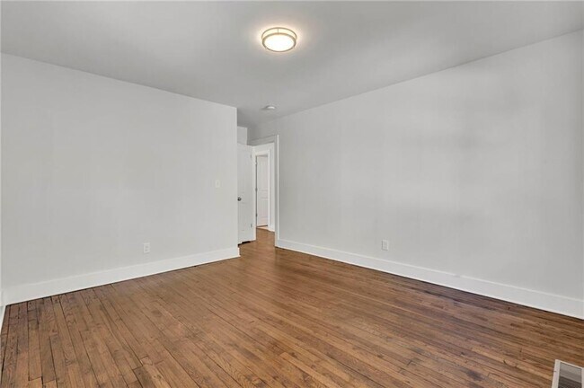 Building Photo - 1271 Lorenzo Dr SW