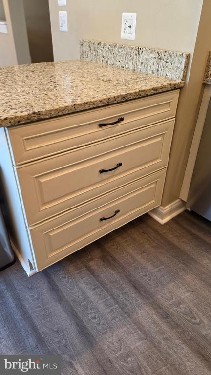 Building Photo - 1246 Quaker Ridge Dr