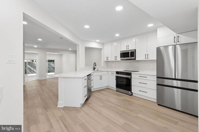 Building Photo - 911 Chanticleer