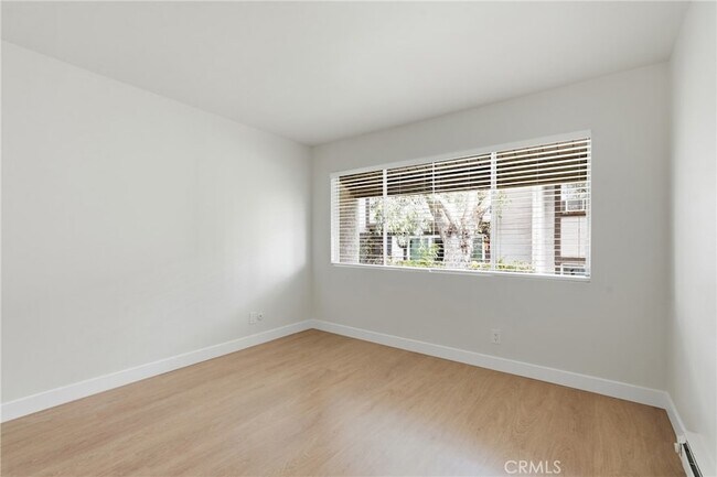 Building Photo - 374 Miraleste Dr