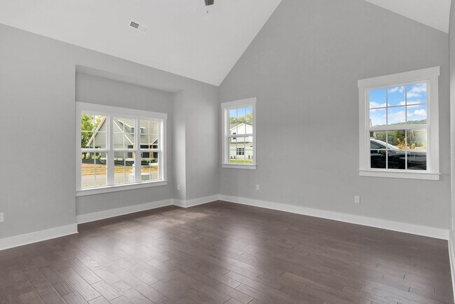 Building Photo - Luxury Craftsman Home in Monrovia Springs