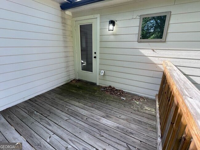 Building Photo - 185 Glenrose Cir SW