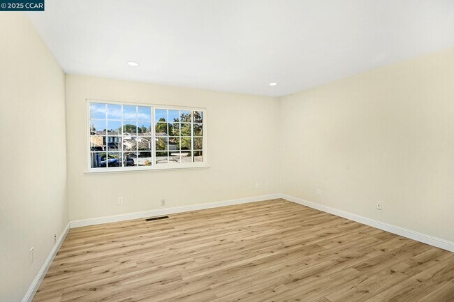 Building Photo - 1181 Sunlight Cir