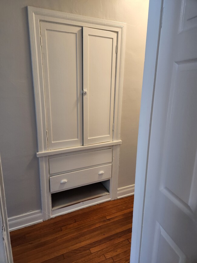 Built in linen closet - 335 49th E St