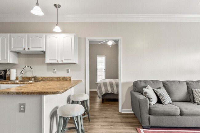 Building Photo - Capstone Quarters 2 BR/2 BA 2nd Floor Available