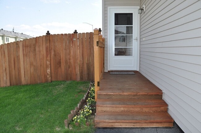 Building Photo - 3 Bedroom Condo close to JBER!