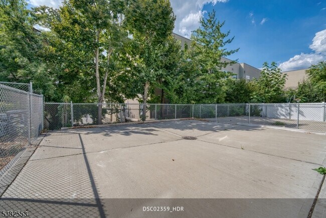 Building Photo - 573 S 18th St