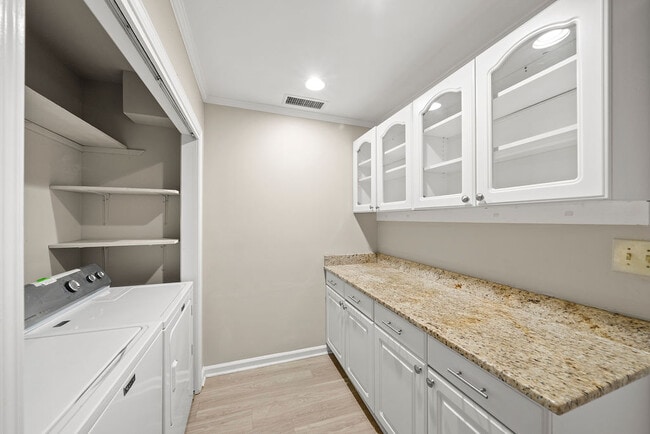 Building Photo - 103 La Rue Pl NW