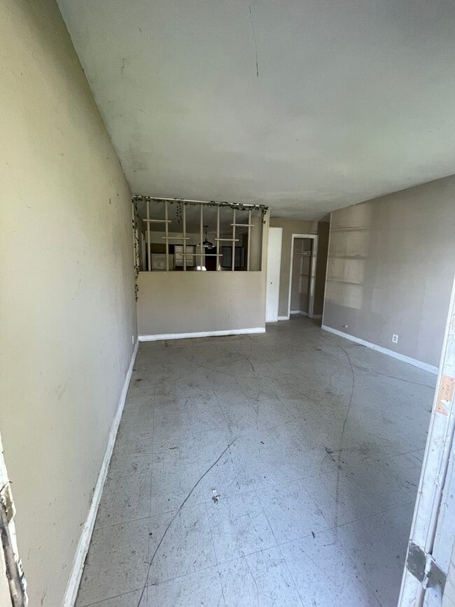 Building Photo - 3/1-Meadowbrook Area