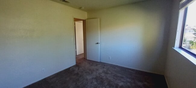 Building Photo - Got Room? - Paradise Valley Home Is Expansive!