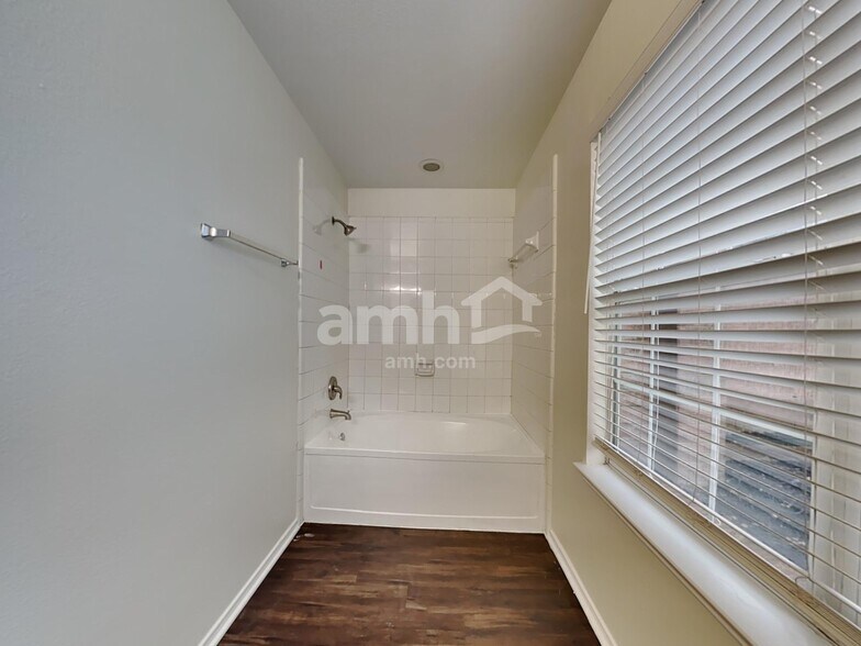 Building Photo - 9749 Parkmere Dr