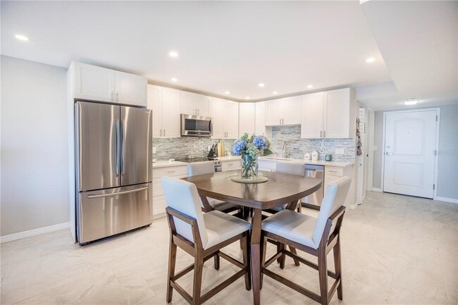 Building Photo - 7300 Sun Island Dr S
