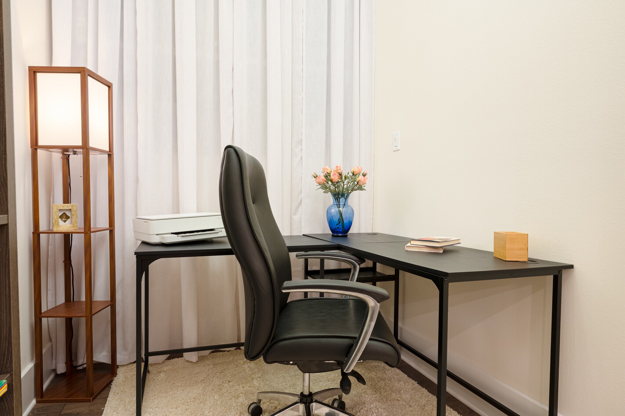 Building Photo - 917 Thompson St