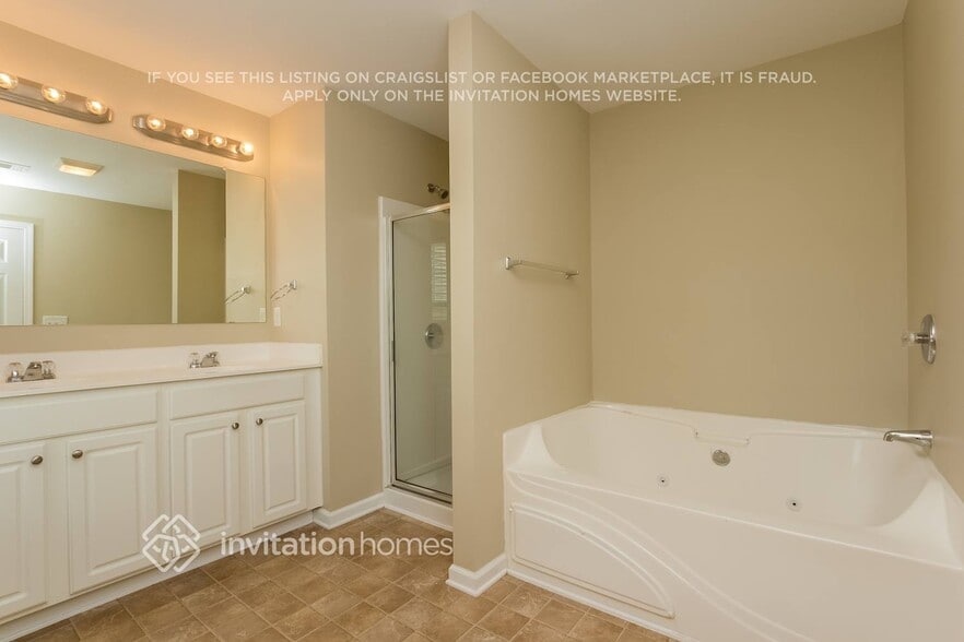 Building Photo - 2650 Mayfair Dr