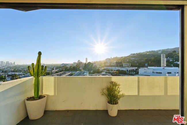 Building Photo - 1155 N La Cienega Blvd