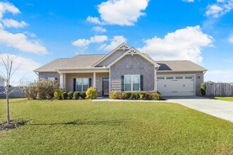 Building Photo - CHARMING ROSEWOOD HOME! 3 BR 2 BA w/ FENCED-IN BACKYARD