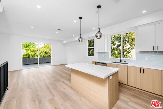 Building Photo - 4337 Dixie Canyon Ave