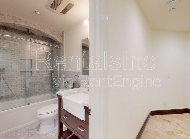 Building Photo - 570 Bush St