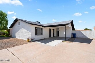 Building Photo - 414 W Santa Cruz Dr