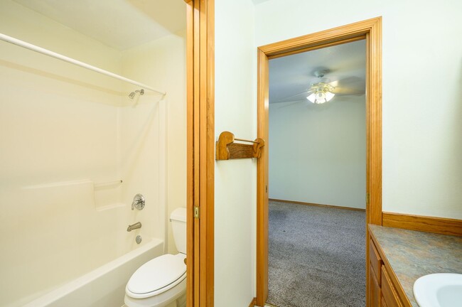 Building Photo - EDD1411