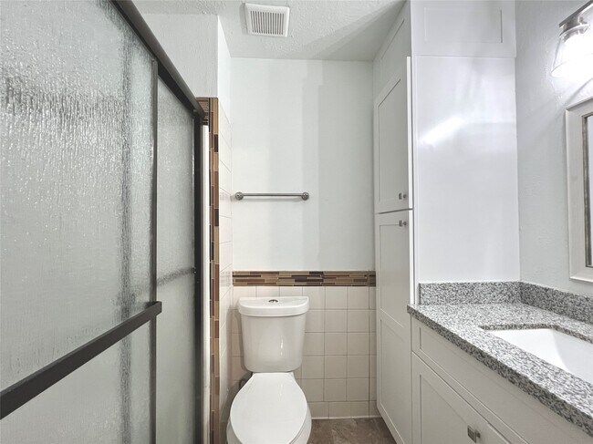 Building Photo - 947 Grand Jct Dr
