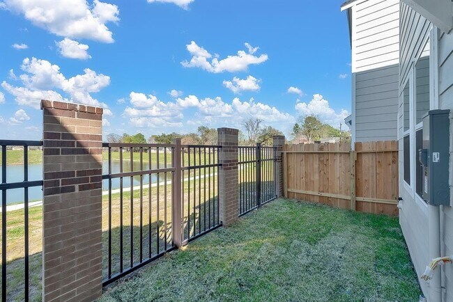 Building Photo - 9814 Magnolia Village Ln