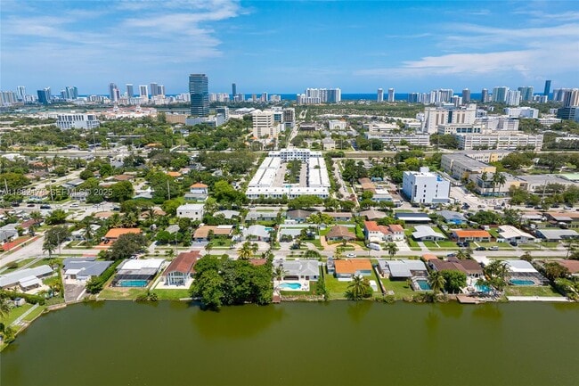 Building Photo - 21230 NE 25th Ct