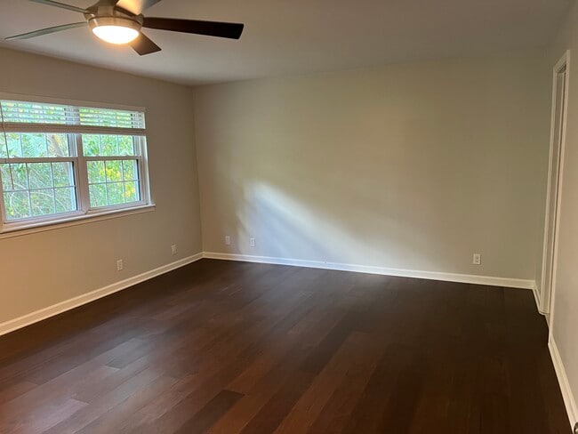 Building Photo - 353 Huntington Ridge Dr