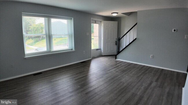 Building Photo - 1721 Springhouse Ct
