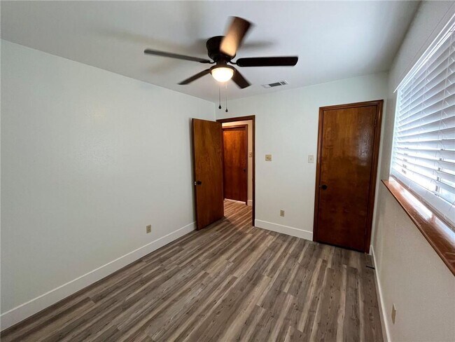Building Photo - 2401 Silver Spur Dr