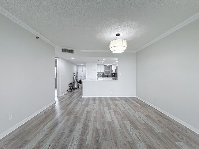 Building Photo - Gorgeous 2 bedroom 2  Condo in Boca Raton across from Nova University