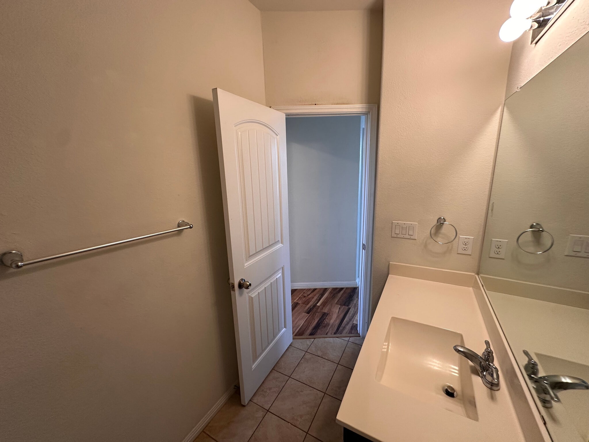 Building Photo - Room in Townhome on Zodiac Ln