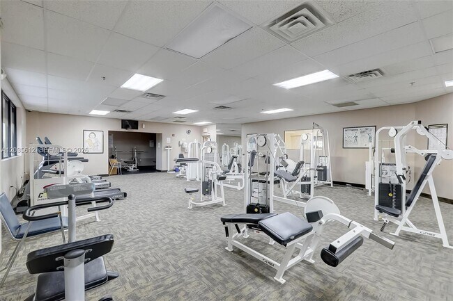 Building Photo - 700 S Hollybrook Dr